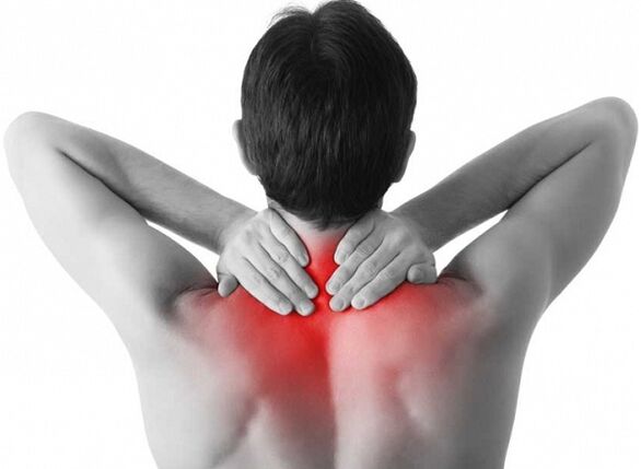 El dolor de cuello puede ser la causa de la osteocondrosis.